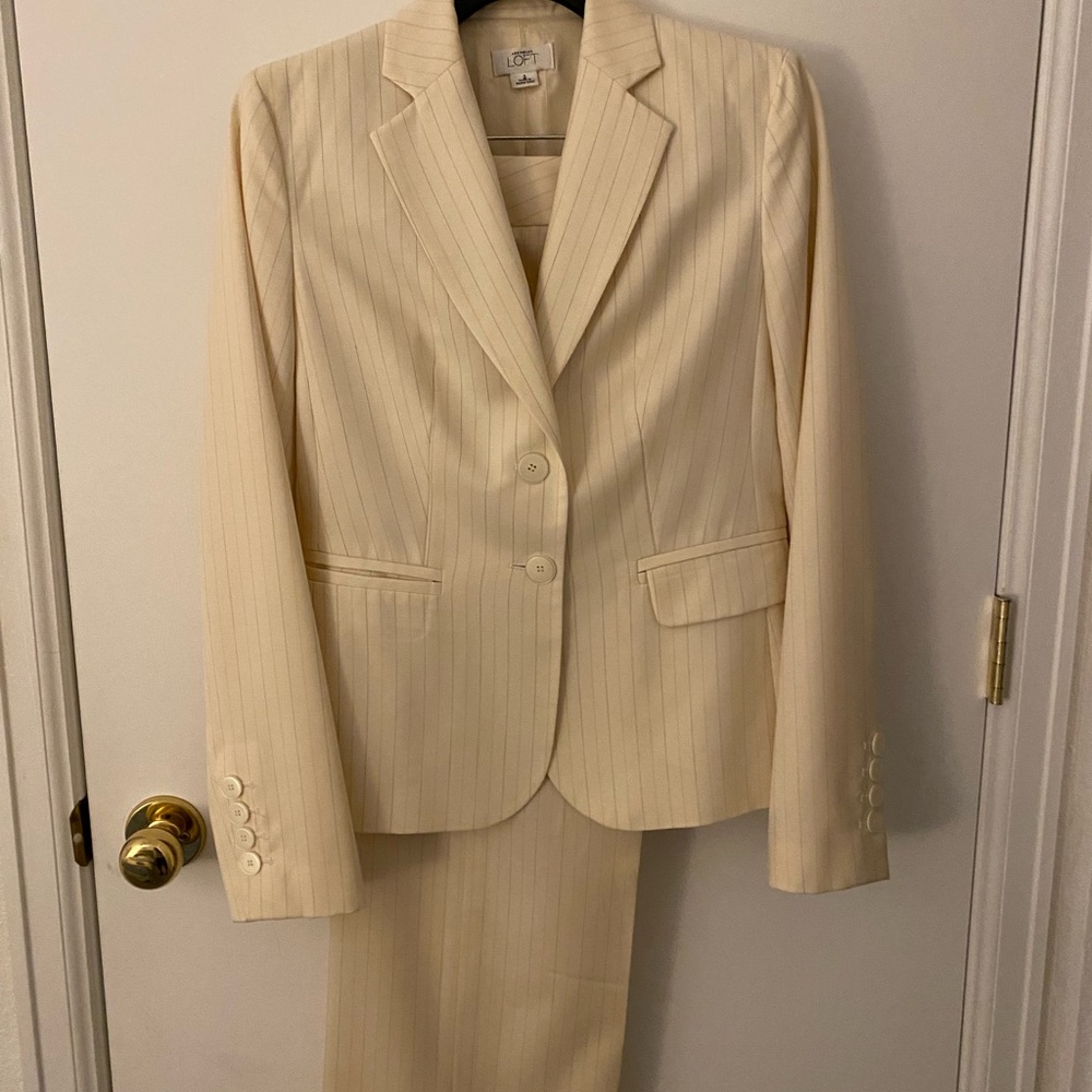 Ann Taylor Loft Women’s suit